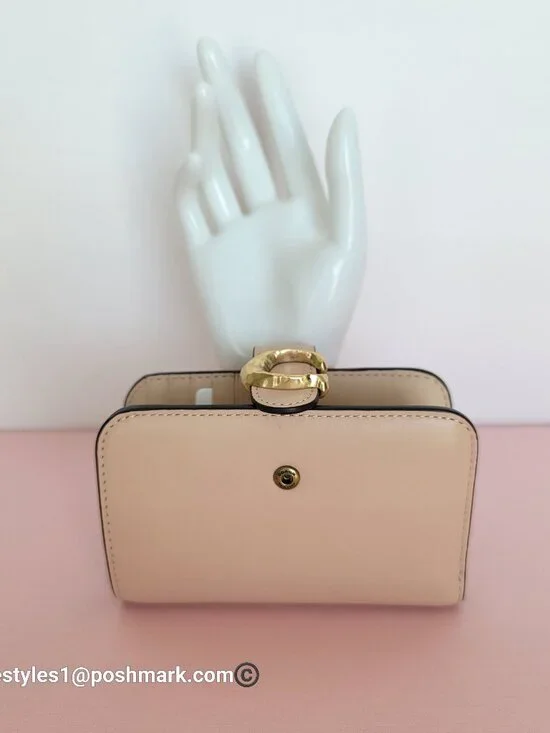 COACH Tabby Hammered C Logo Smooth Leather MD Bifold Wallet – Cream color⭐ - Picture 10 of 16